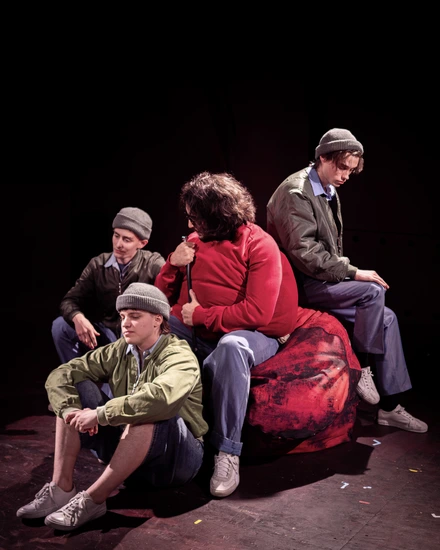 Dekoratives Szenenfoto unserer Jugendclub Produktion 2025/26.