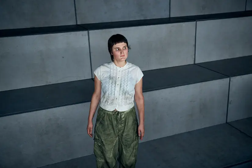 Dekoratives Szenenfoto aus antigone. ein requiem.