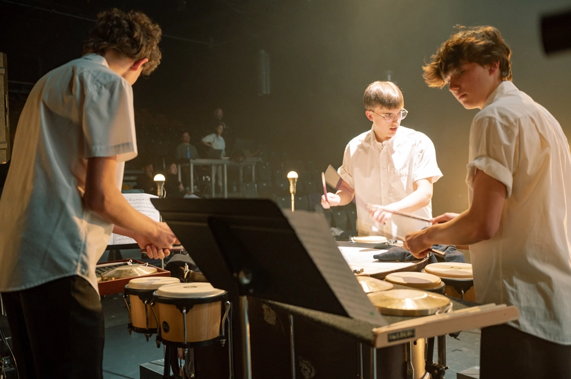 Dekoratives Szenenfoto aus Schrittmacher – Power to the People.