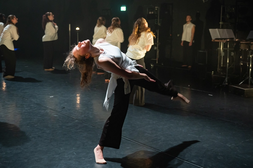 Dekoratives Szenenfoto aus Schrittmacher – Power to the People.