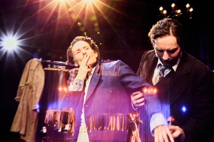 Dekoratives Szenenfoto aus Kleiner Mann, was nun.