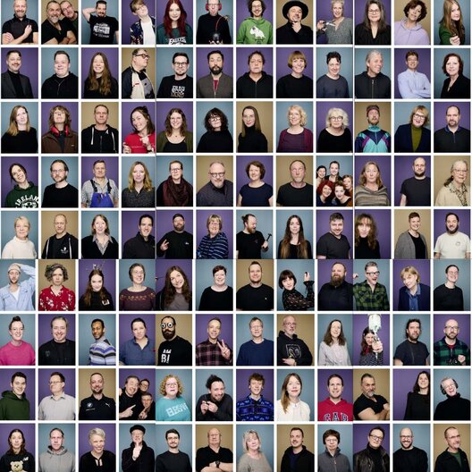 Collage aus vielen Gesichtern von Mitarbeitenden der Bühnen und Orchester Bielefeld.