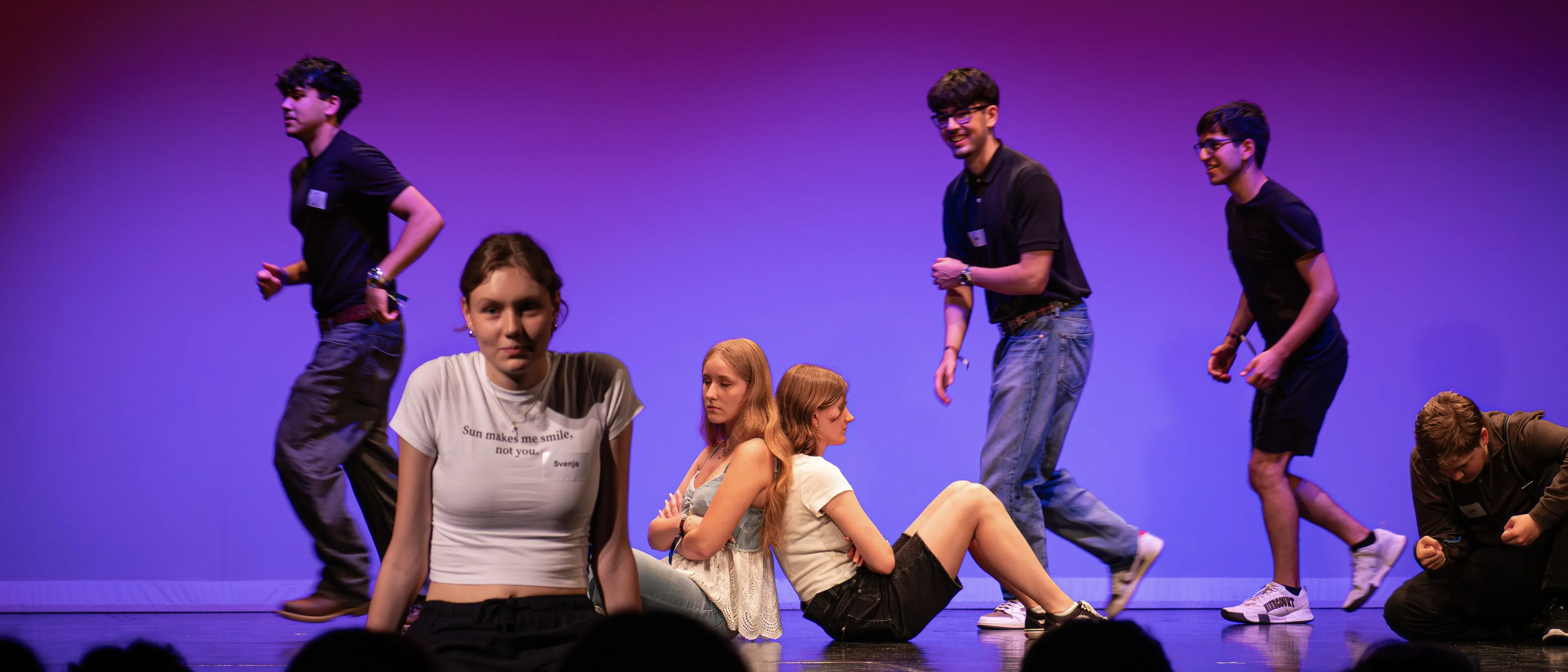 Dekoratives Foto eines Theaterworkshops.