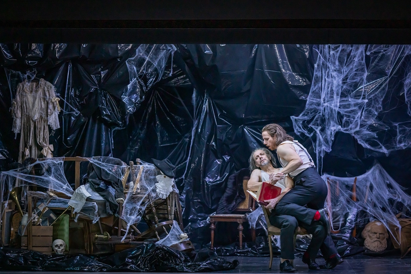 Dekoratives Szenenfoto aus Don Giovanni.