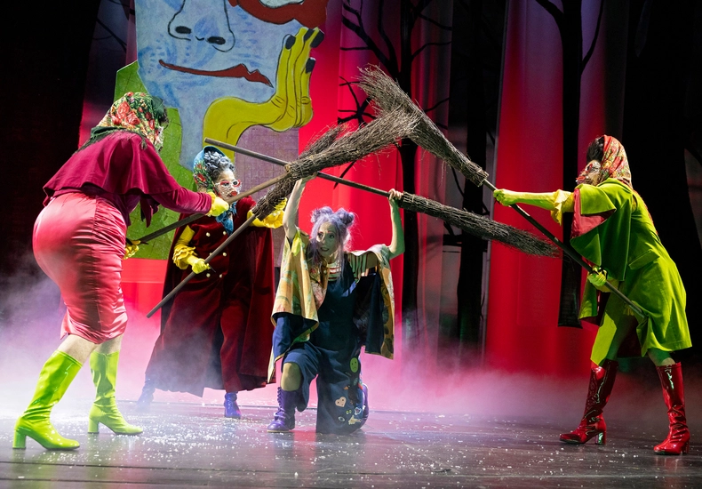 Dekoratives Szenenfoto aus Die kleine Hexe.