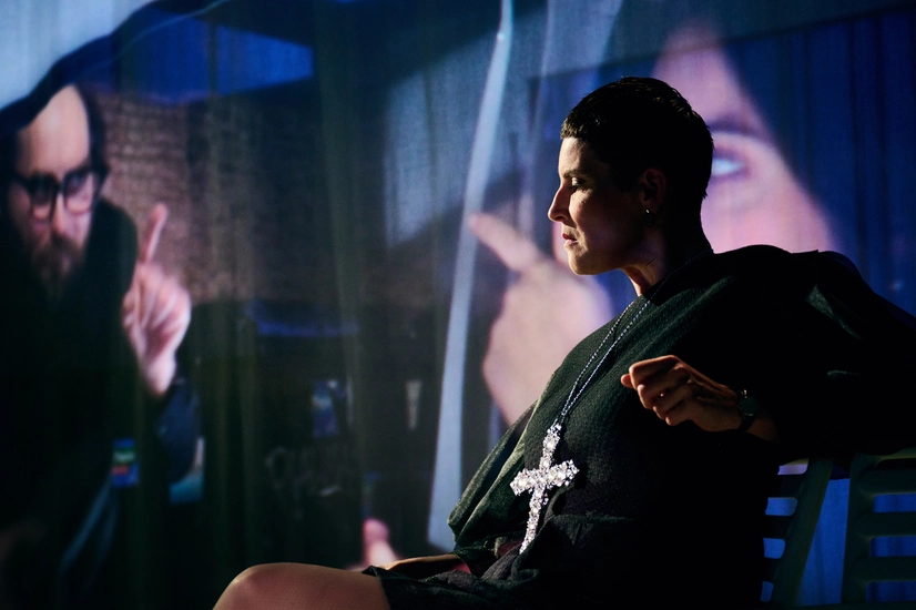 Dekoratives Szenenfoto aus Schleuderdrama.