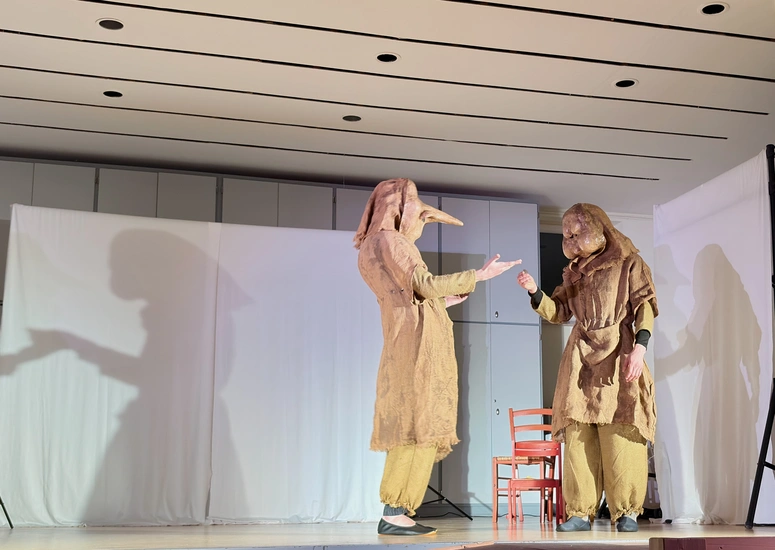 Dekoratives Szenenfoto aus dem Gastspiel In lauter Stille.