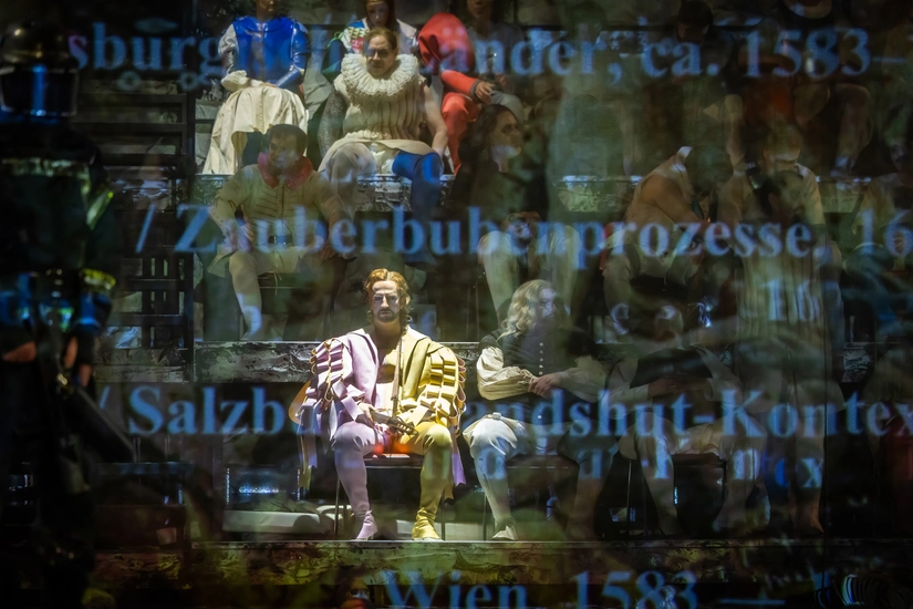 Dekoratives Szenenfoto aus Der Troubadour.