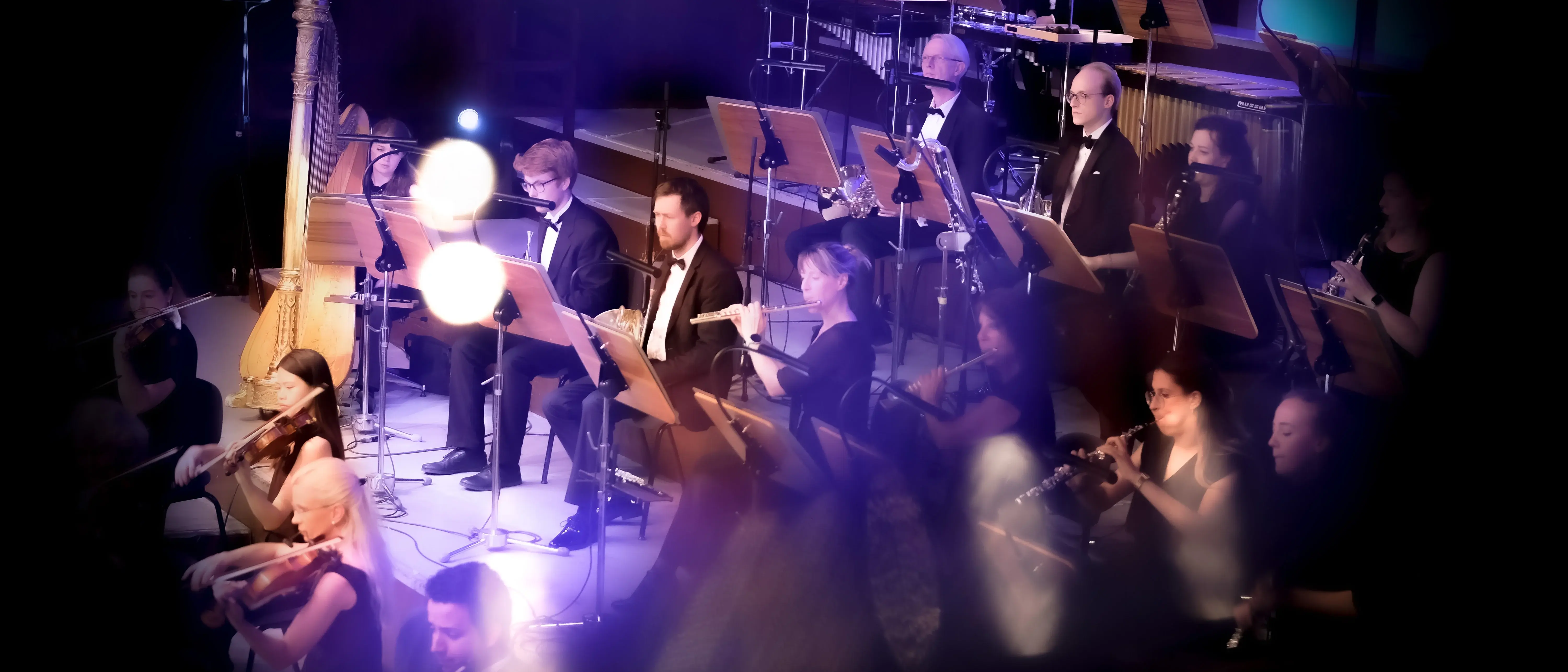 Dekoratives Foto Orchester auf der Bühne