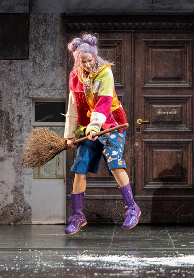 Dekoratives Szenenfoto aus Die kleine Hexe.