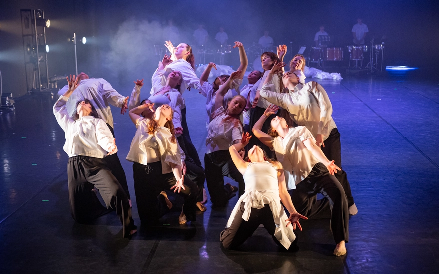 Dekoratives Szenenfoto aus Schrittmacher – Power to the People.