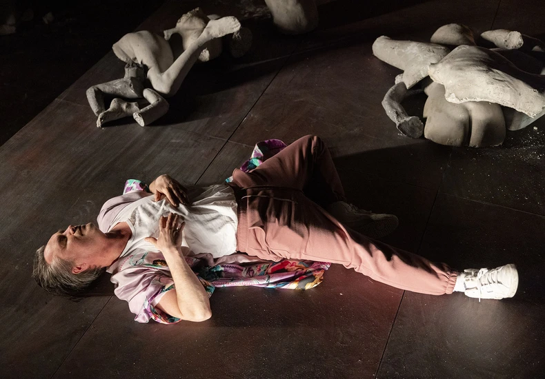 Dekoratives Szenenfoto aus Penthesilea. Ein Requiem.