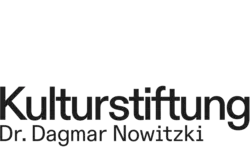Mit freundlicher Unterstützung der Kulturstiftung Dr. Dagmar Nowitzki spielen wir in der Spielzeit 2024/25 »Alice im Wunderland«.