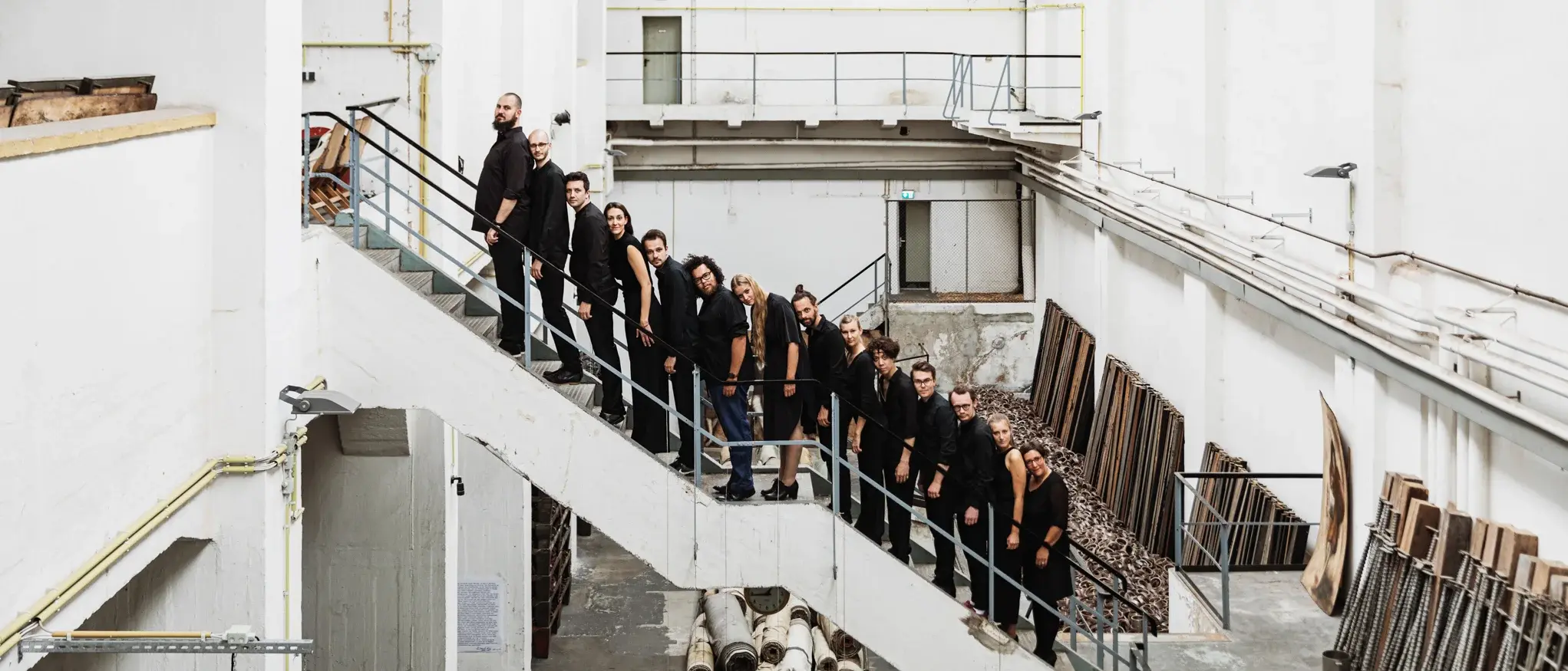 Dekoratives Bild für das Dark-Room-Konzert mit dem Orchester im Treppenhaus