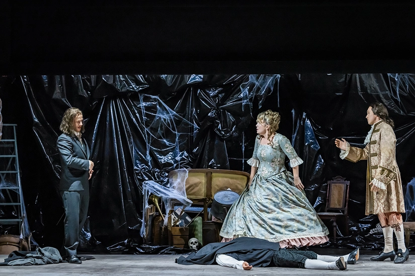 Dekoratives Szenenfoto aus Don Giovanni.