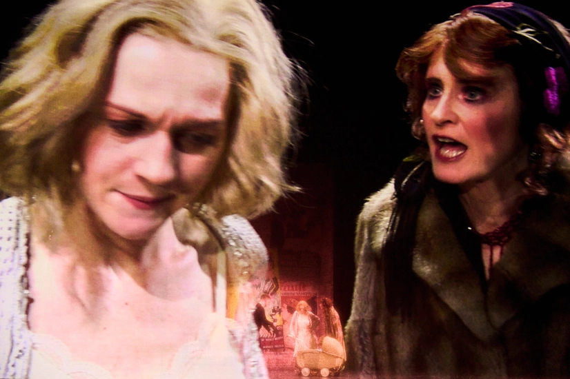 Dekoratives Szenenfoto aus Kleiner Mann, was nun.