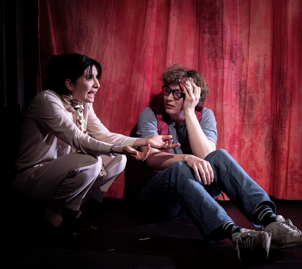 Dekoratives Szenenfoto unserer Jugendclub Produktion 2025/26.