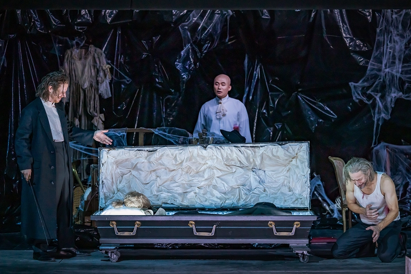 Dekoratives Szenenfoto aus Don Giovanni.