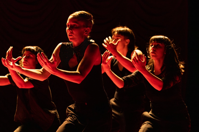 Dekoratives Szenenfoto aus Food for Thought.