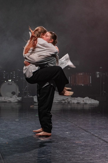 Dekoratives Szenenfoto aus Schrittmacher – Power to the People.