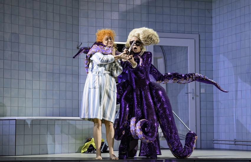 Dekoratives Szenenfoto aus Die Zauberflöte.
