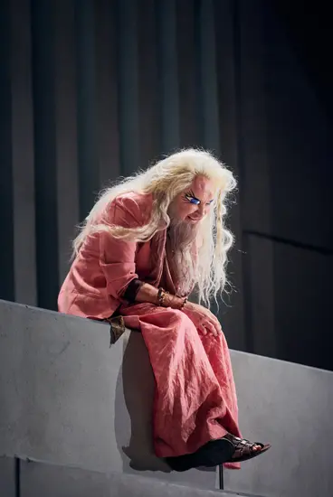 Dekoratives Szenenfoto aus antigone. ein requiem.